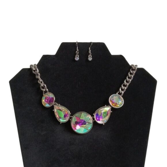 Paparazzi All The Worlds Iridescent Rhinestones Statement Necklace & Earring Set - Picture 1 of 10